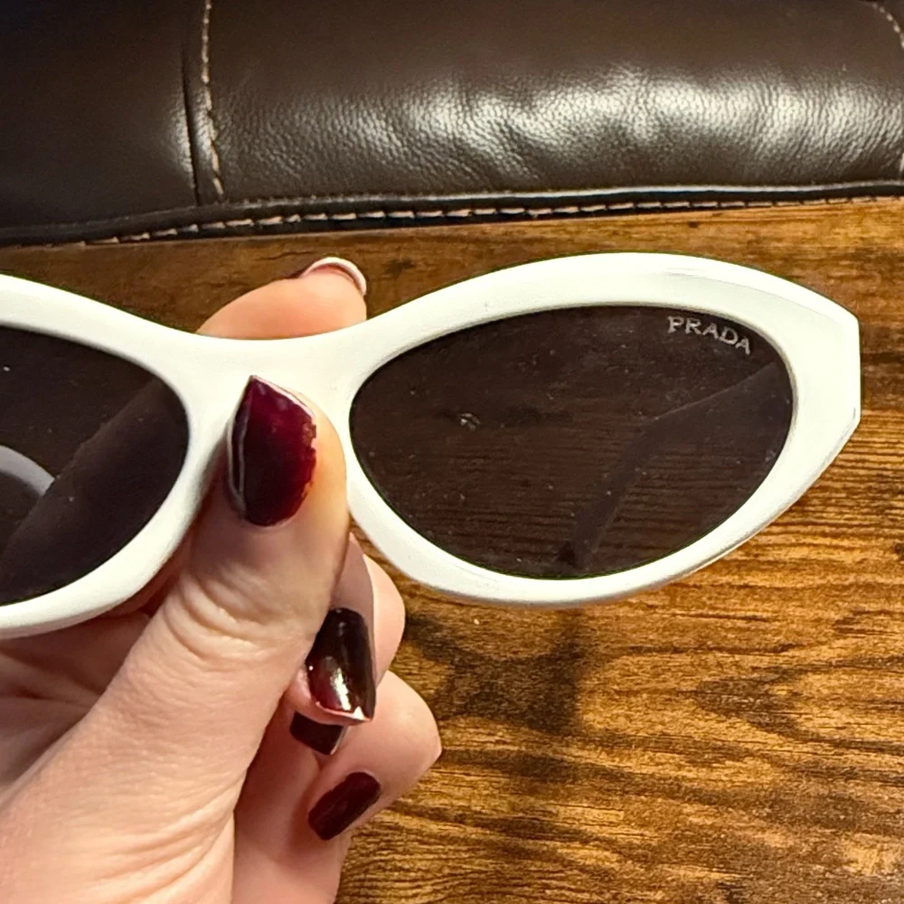 White prada sunglasses with silver detailing - Picture 6 of 6